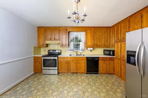 Kitchen - 2577 Town Fork Rd, Evington, VA 24550 photo 2 of 4