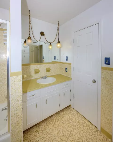 Bath - 2577 Town Fork Rd, Evington, VA 24550 photo 3 of 6
