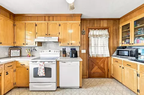 Kitchen - 285 Clover Rd, Hurt, VA 24563 photo 3 of 6