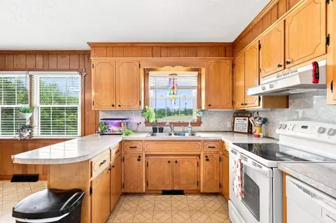 Kitchen - 285 Clover Rd, Hurt, VA 24563 photo 4 of 6