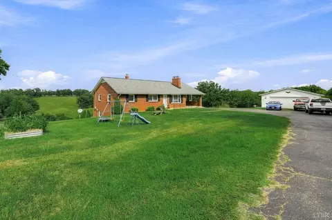 Exterior - 285 Clover Rd, Hurt, VA 24563 photo 3 of 4