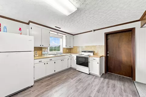 Kitchen - 285 Clover Rd, Hurt, VA 24563 photo 5 of 6