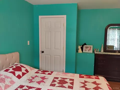 Bedroom - 4183 Tye River Rd, Amherst, VA 24521 photo 6 of 7