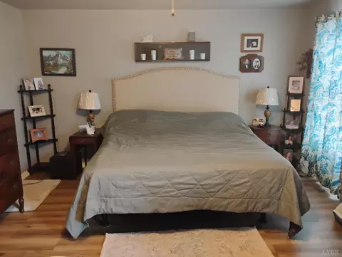 Bedroom - 4183 Tye River Rd, Amherst, VA 24521 photo 2 of 7