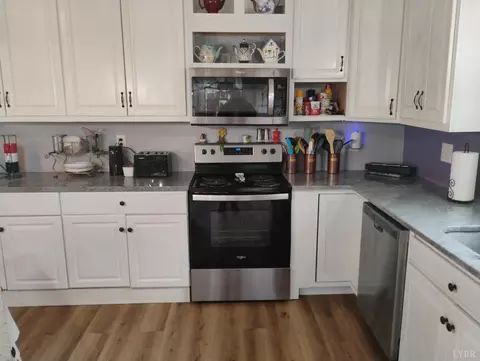 Kitchen - 4183 Tye River Rd, Amherst, VA 24521 photo 5 of 7
