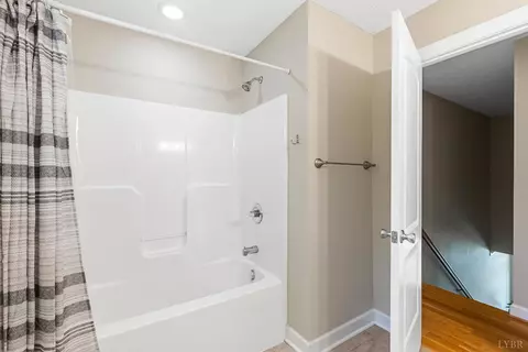 Bath - 1190 Daltons Dr, Forest, VA 24551 photo 5 of 5