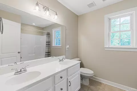 Bath - 1190 Daltons Dr, Forest, VA 24551 photo 4 of 5