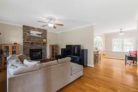 Living - 1190 Daltons Dr, Forest, VA 24551 photo 2 of 2