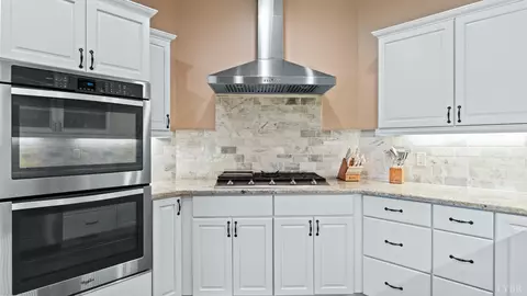 Kitchen - 1774 Colby Dr, Forest, VA 24551 photo 4 of 6