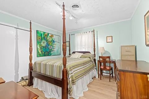 Bedroom - 580 Kenmore Rd, Amherst, VA 24521 photo 5 of 6