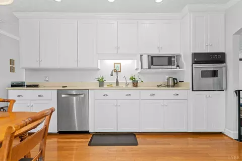 Kitchen - 580 Kenmore Rd, Amherst, VA 24521 photo 2 of 3