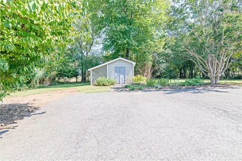 Exterior - 580 Kenmore Rd, Amherst, VA 24521 photo 5 of 8