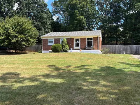 427 Woodland Cir, Lynchburg, VA 24502