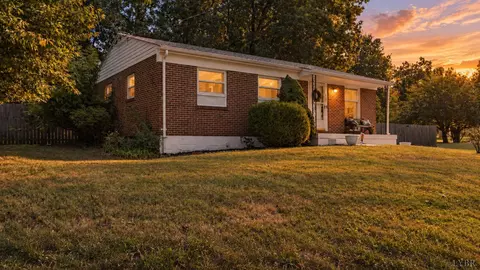 427 Woodland Cir, Lynchburg, VA 24502