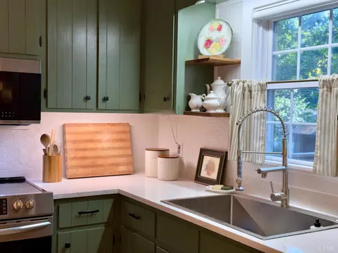 Kitchen - 669 Doss Rd, Concord, VA 24538 photo 4 of 5