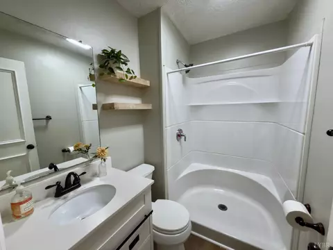 Bath - 669 Doss Rd, Concord, VA 24538 photo 5 of 8