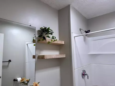 Bath - 669 Doss Rd, Concord, VA 24538 photo 6 of 8
