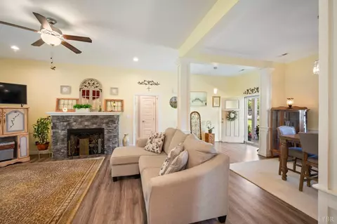 Living - 1240 Gladden Cir, Forest, VA 24551 photo 3 of 3