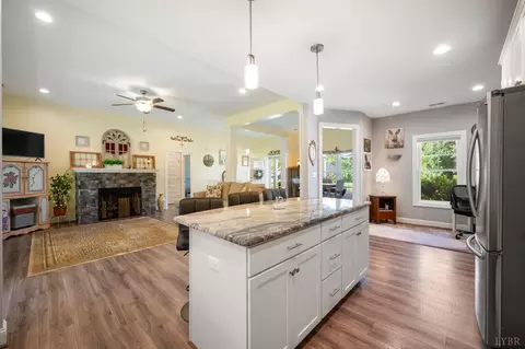 Kitchen - 1240 Gladden Cir, Forest, VA 24551 photo 7 of 8