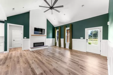 Living - Undisclosed, Goode, VA 24556 photo 2 of 2