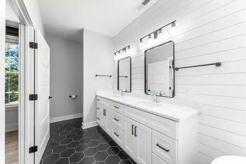 Bath - Undisclosed, Goode, VA 24556 photo 1 of 9