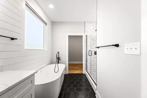 Bath - Undisclosed, Goode, VA 24556 photo 3 of 9