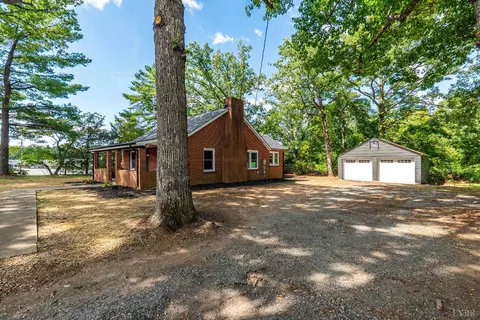 Exterior - 7136 Wards Rd, Rustburg, VA 24588 photo 4 of 7