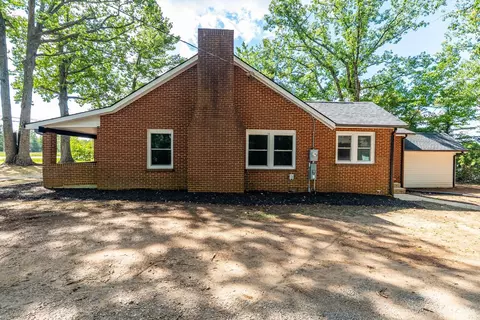 Exterior - 7136 Wards Rd, Rustburg, VA 24588 photo 6 of 7