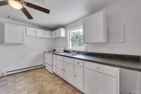 Kitchen - 819 Cedar Gate Rd, Monroe, VA 24574 photo 2 of 4