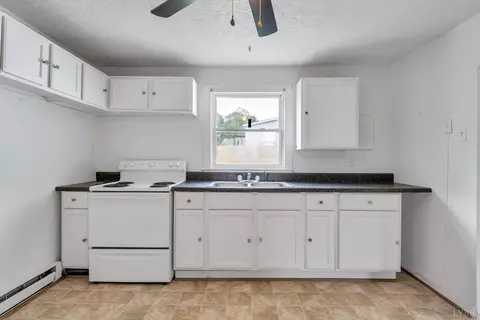 Kitchen - 819 Cedar Gate Rd, Monroe, VA 24574 photo 3 of 4