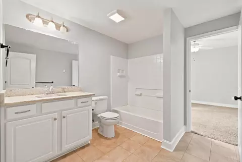 Bath - 1232 Commonwealth Cir, Forest, VA 24551 photo 3 of 6