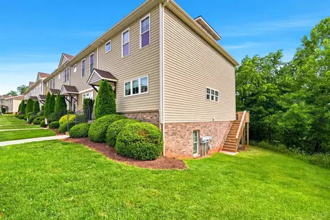 Exterior - 1232 Commonwealth Cir, Forest, VA 24551 photo 4 of 7