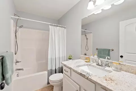 Bath - 1232 Commonwealth Cir, Forest, VA 24551 photo 4 of 6