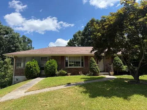 421 Woodland Cir, Lynchburg, VA 24502