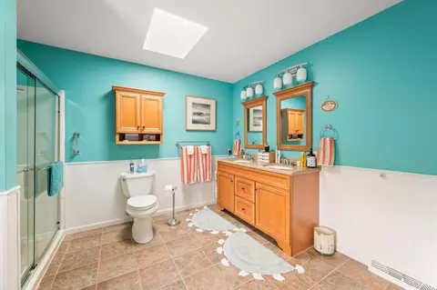 Bath - 1085 Otterview Estates Dr, Forest, VA 24551 photo 2 of 5