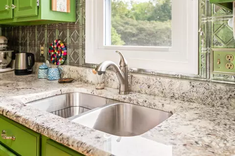 Kitchen - 1085 Otterview Estates Dr, Forest, VA 24551 photo 5 of 8