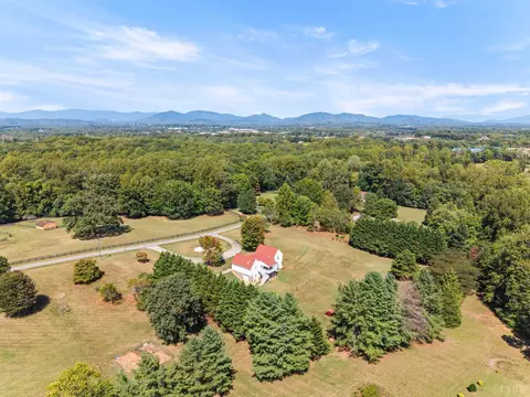 View/Area - 1085 Otterview Estates Dr, Forest, VA 24551 photo 6 of 9