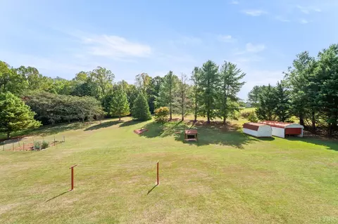 Exterior - 1085 Otterview Estates Dr, Forest, VA 24551 photo 7 of 13