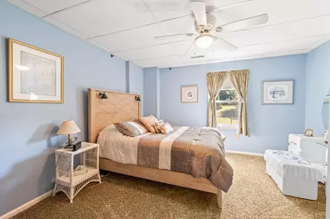Bedroom - 1085 Otterview Estates Dr, Forest, VA 24551 photo 7 of 9