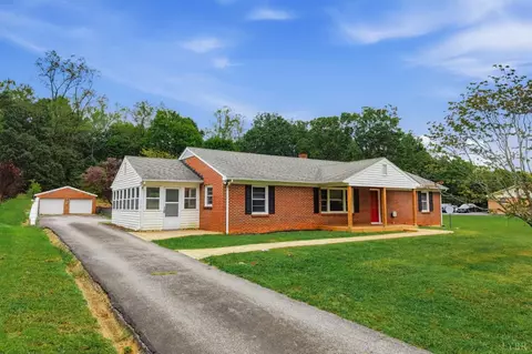 161 Daniels Dr, Madison Heights, VA 24572