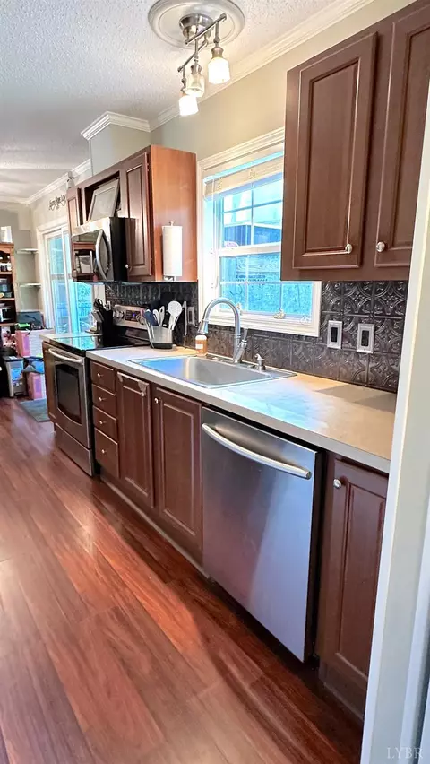 Kitchen - 129 Dunivan Dr, Rustburg, VA 24588 photo 5 of 7