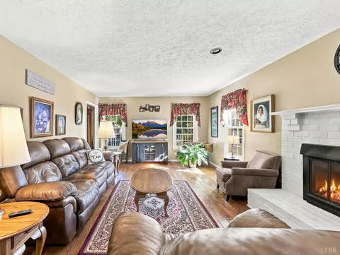 Living - 1155 Abbey Pl, Forest, VA 24551 photo 2 of 5