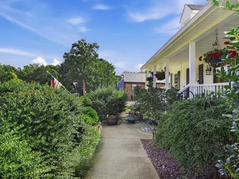 Exterior - 1155 Abbey Pl, Forest, VA 24551 photo 9 of 14