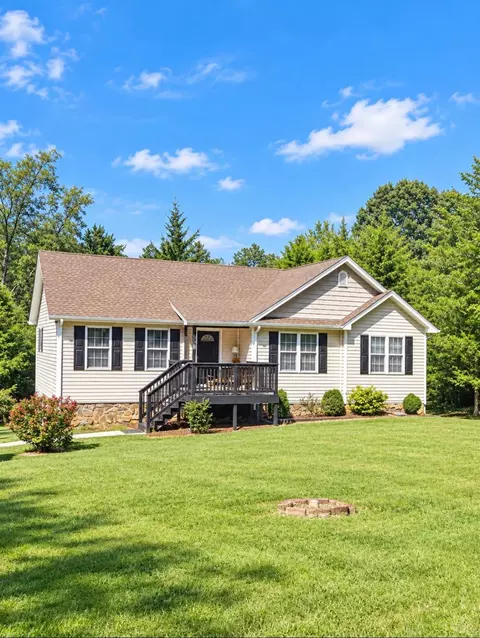 2864 Glenwood Dr, Bedford, VA 24523