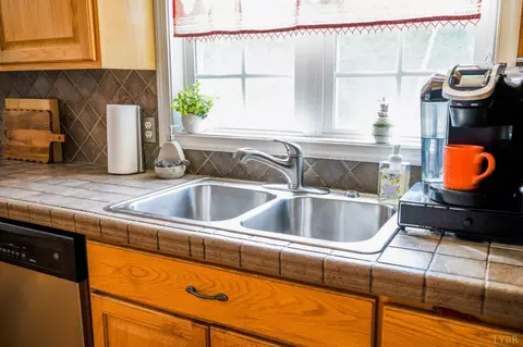 Kitchen - 268 Cedar Hill Dr, Amherst, VA 24521 photo 6 of 9