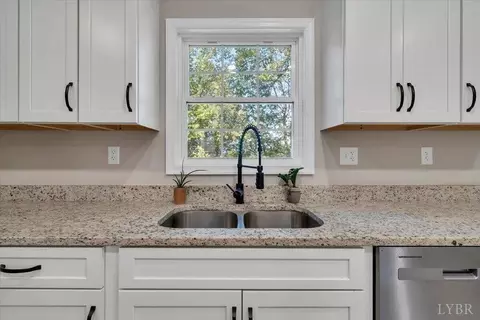 Kitchen - 142 Chenault St, Buchanan, VA 24066 photo 5 of 5