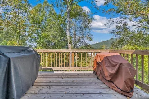 Exterior - 142 Chenault St, Buchanan, VA 24066 photo 2 of 6