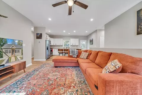 Living - 142 Chenault St, Buchanan, VA 24066 photo 2 of 3