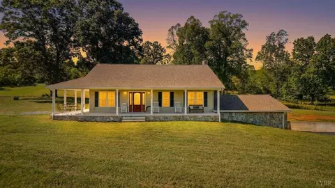 1868 Glenwood Dr, Bedford, VA 24523