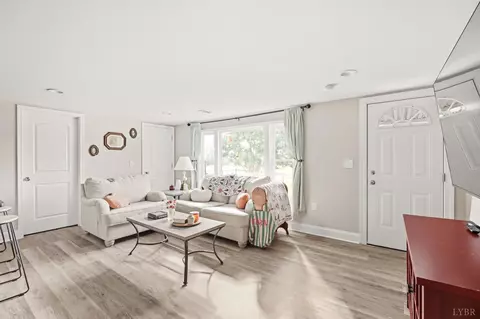 Living - 35 Castle Craig Dr, Evington, VA 24550 photo 2 of 4